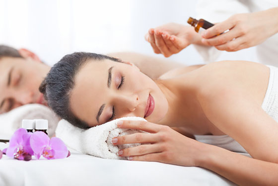 massage with essential oil